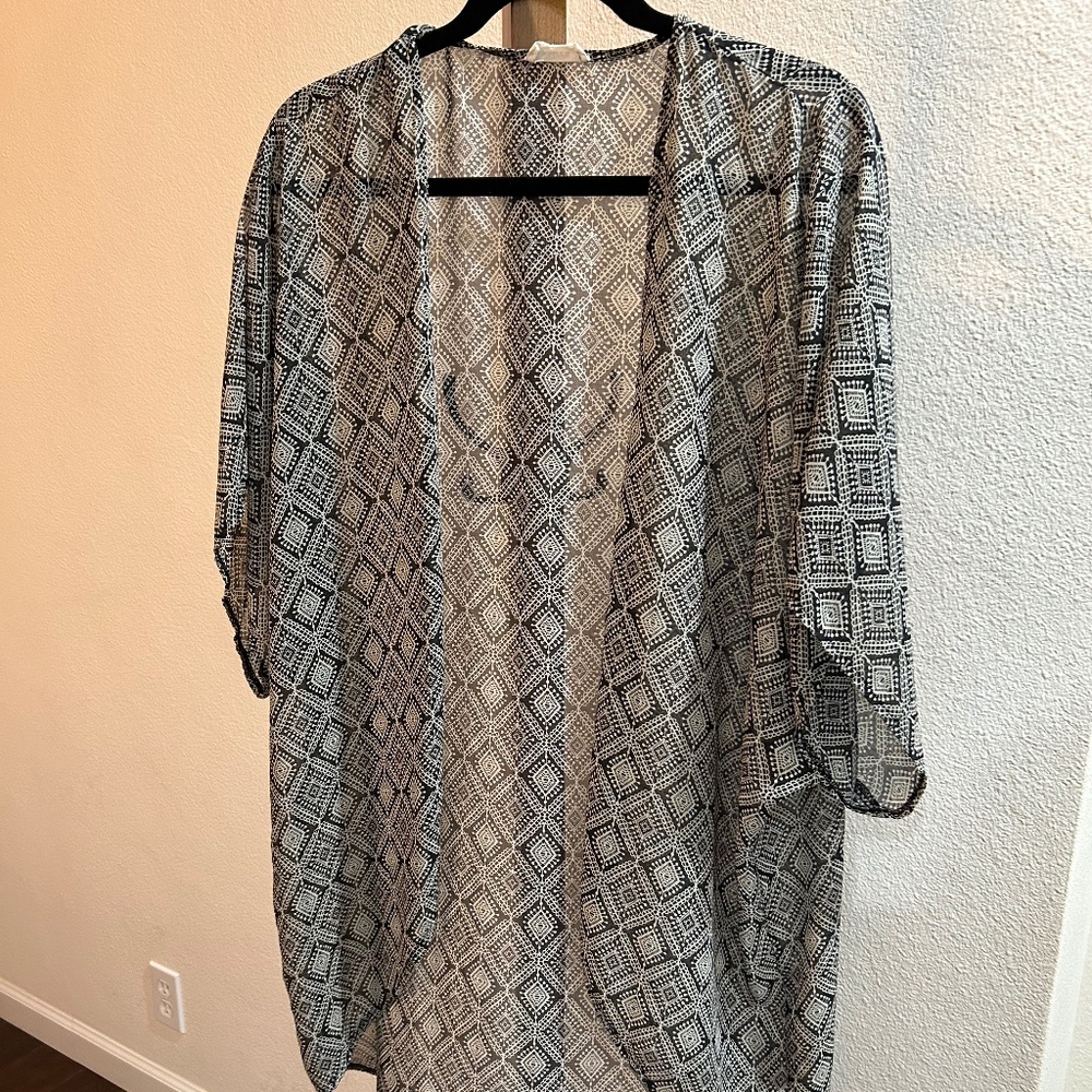 Geometric patterned kimono